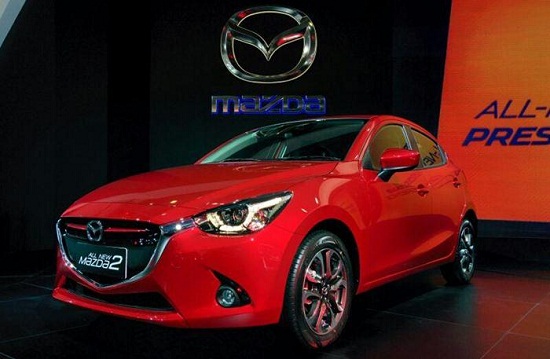 Mazda2 2015 có giá khoảng 400 triệu đồng